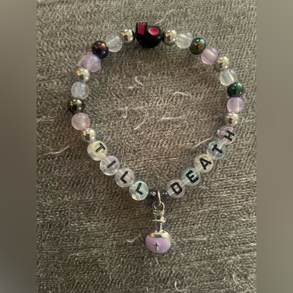 Handmade Jewelry - Chic Beaded Bracelet with Silver and Purple Accents